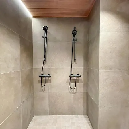 Black Work Levi Aarni Chalet Kittilä